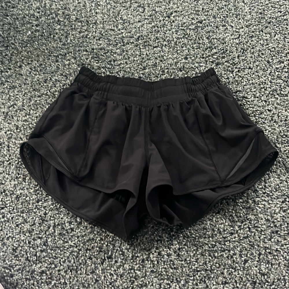 Lululemon hottie hot shorts 2.5 inch